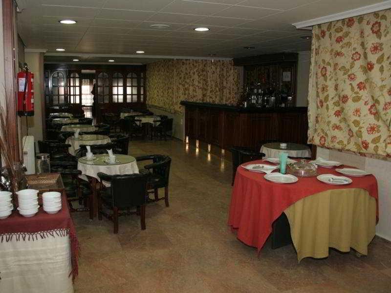 Oyo Hotel Francabel Cuenca  Restaurant bilde